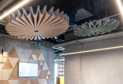 Panneau pour plafond en feutre acoustique