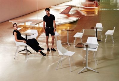 Chaise design pied transparents